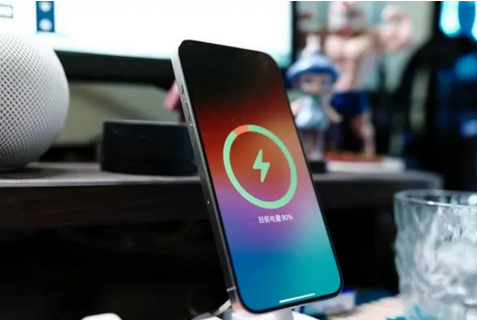 余杭苹果15换屏服务分享用什么充电器给iPhone15充电更好 